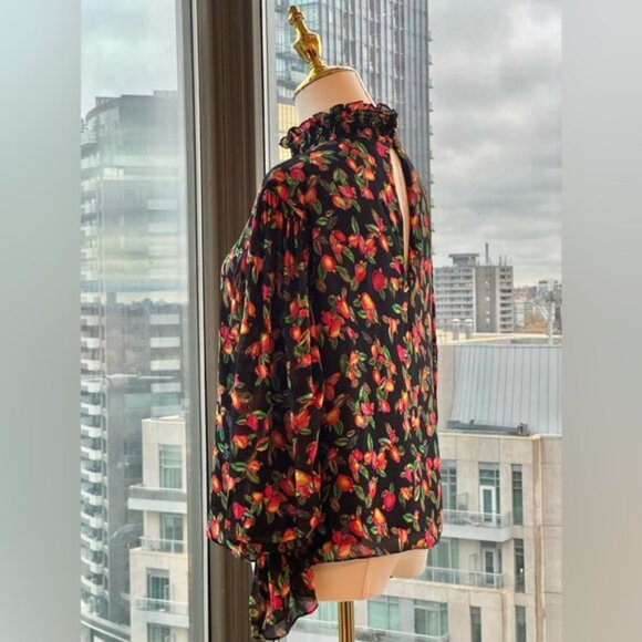 🆕 FARM Rio 🧿 NWOT Tropical Fruity & Floral Smocked Collar Blouse, Sz M - Picture 5 of 9